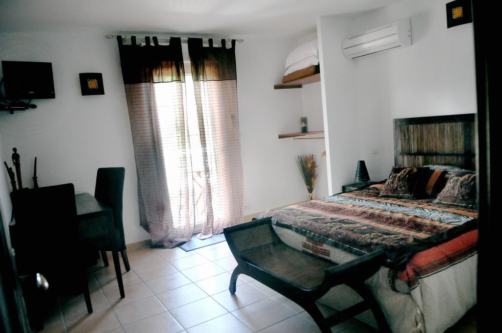 Chambres D'Hotes Des Huppes ニーム エクステリア 写真